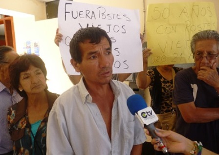 pobladores-21-de-abril-reclaman-postes-.nuevos